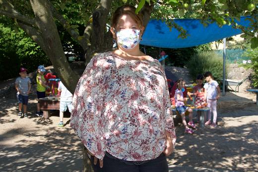 Sabine Wagenhuber vom Spatzennest kontrolliert den Spielbetrieb im Freien 